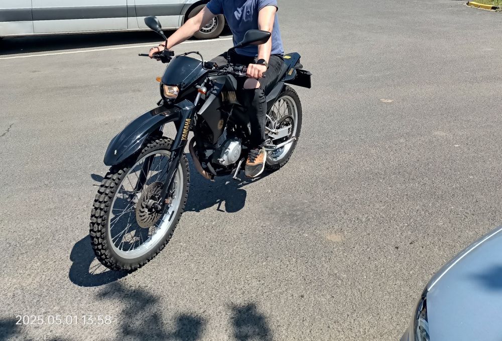 Vând enduro Yamaha XT 125 R