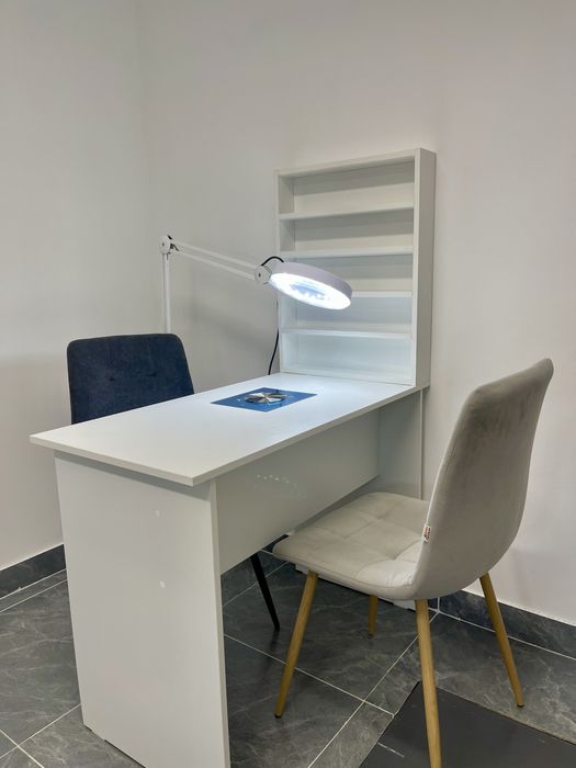 Срочно продаю маникюрные столики