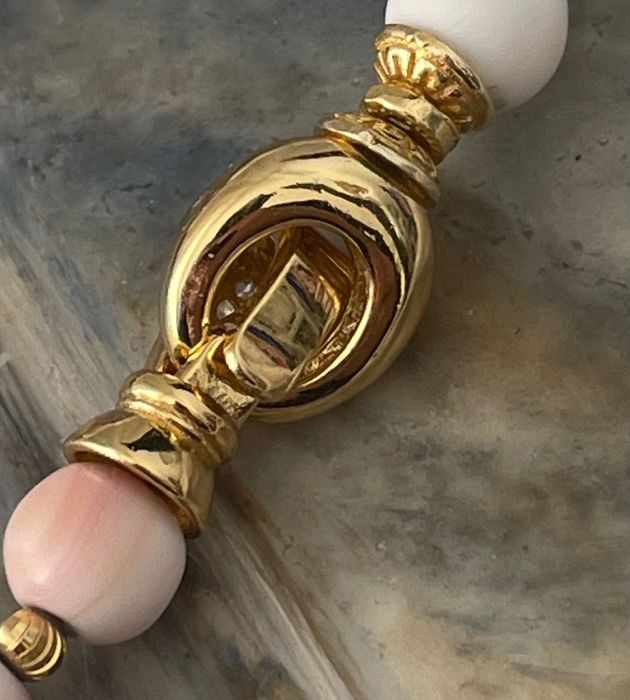 Колие  коралова огърлица   от ангелска  кожа