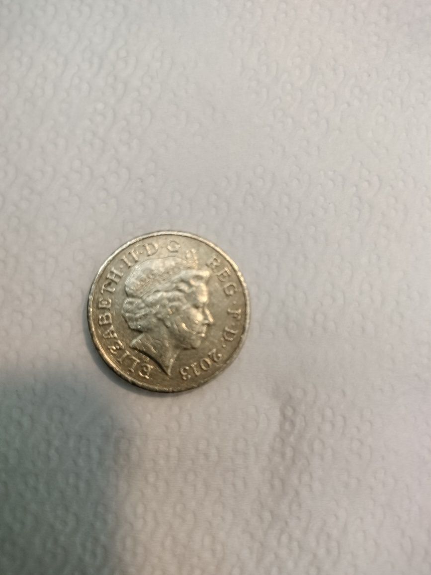 Există două monede de lire rare de vânzare din 2013 și 2003