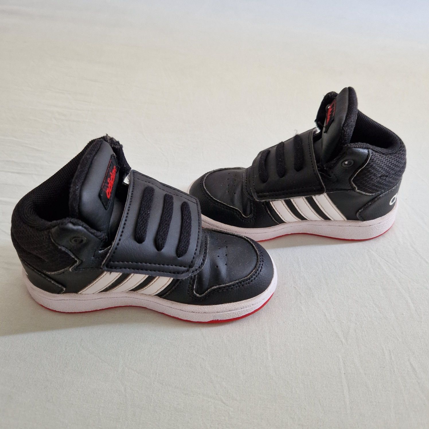 Pantofi sport Adidas mas 25.5, stare foarte buna