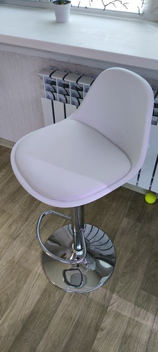 Срочно продам барную стойку и барный стул.