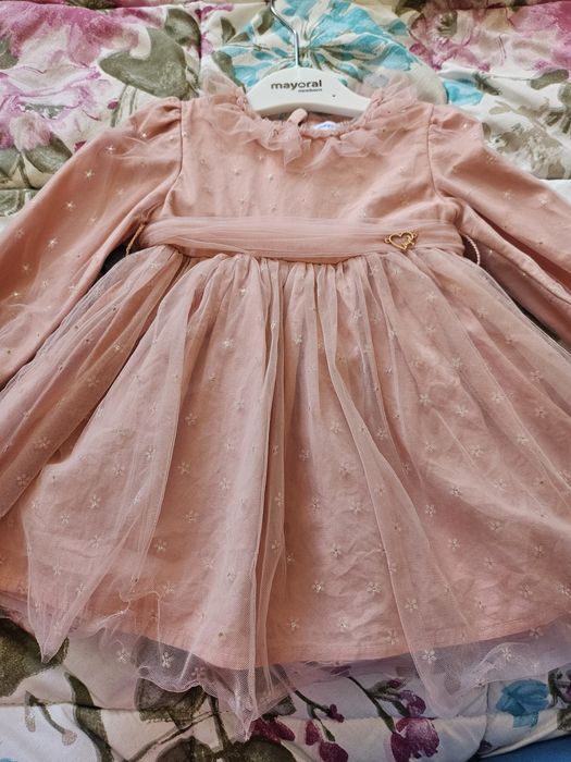 Обувки за момиче 21н. И две рокли Майорал 18м.86см.