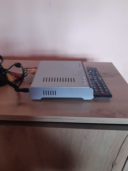 Приемник на Булсатком комплект- дистанционно, адаптер и карта