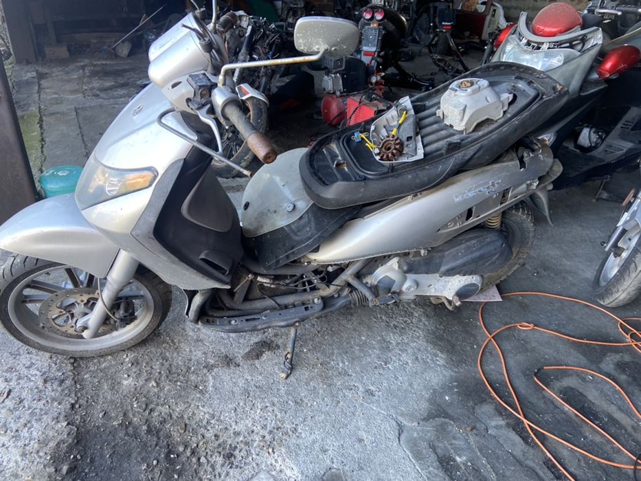 Piaggio Beverly 200  и 125 кубика 2003г на части пиаджо бевърли