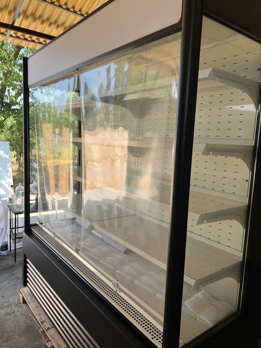 Vitrina frigorifica verticala mare cu perdea de aer