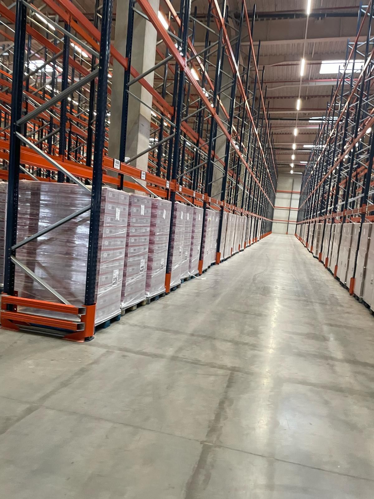 Rafturi metalice industriale reglabile 
Avem orice dimensiuni livram i