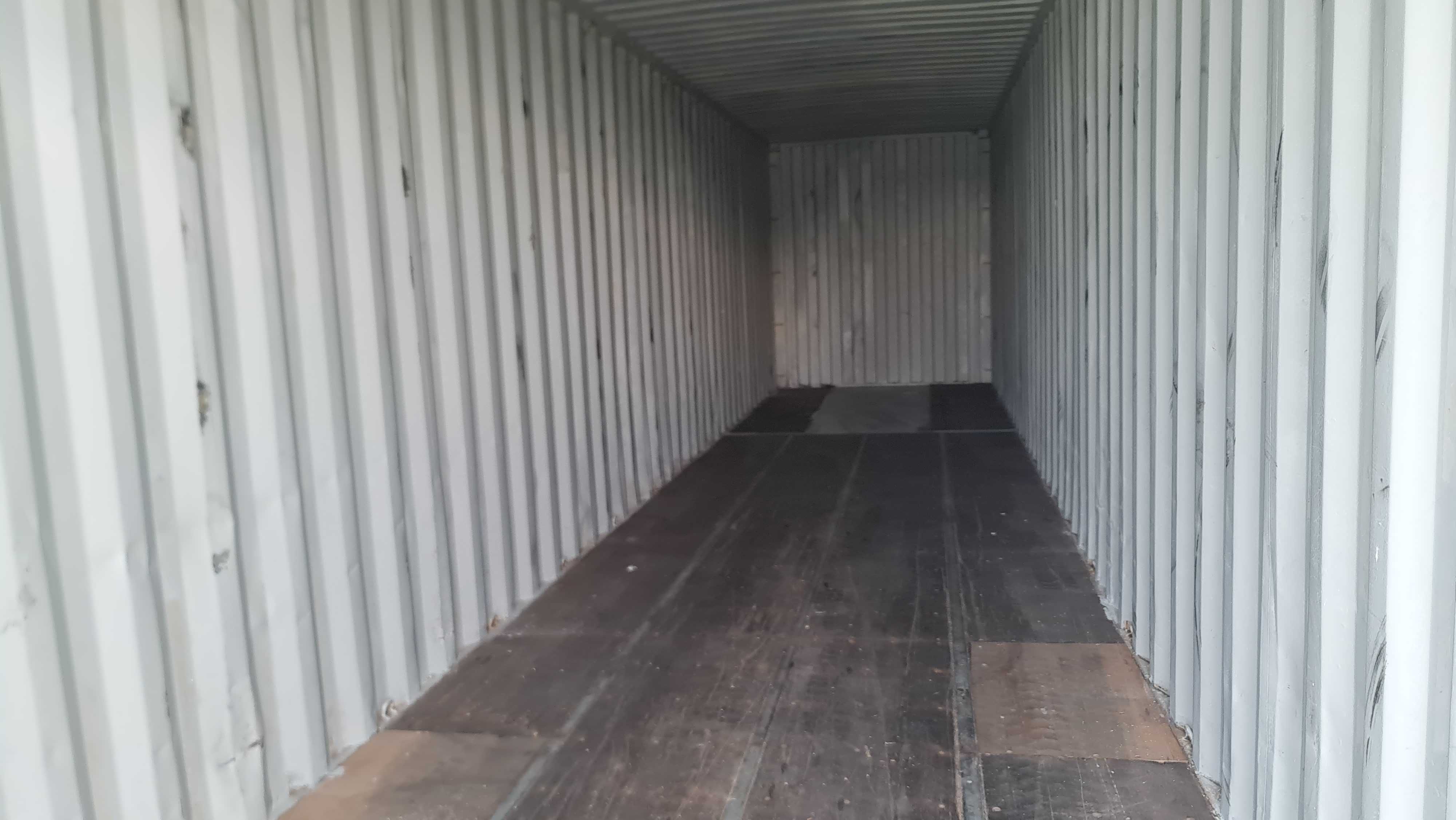 inchiriez spatii de depozitare in containere maritime, self storage