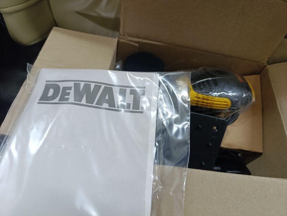 Електрически виброшлайф Девалт / DeWALT DWE6411