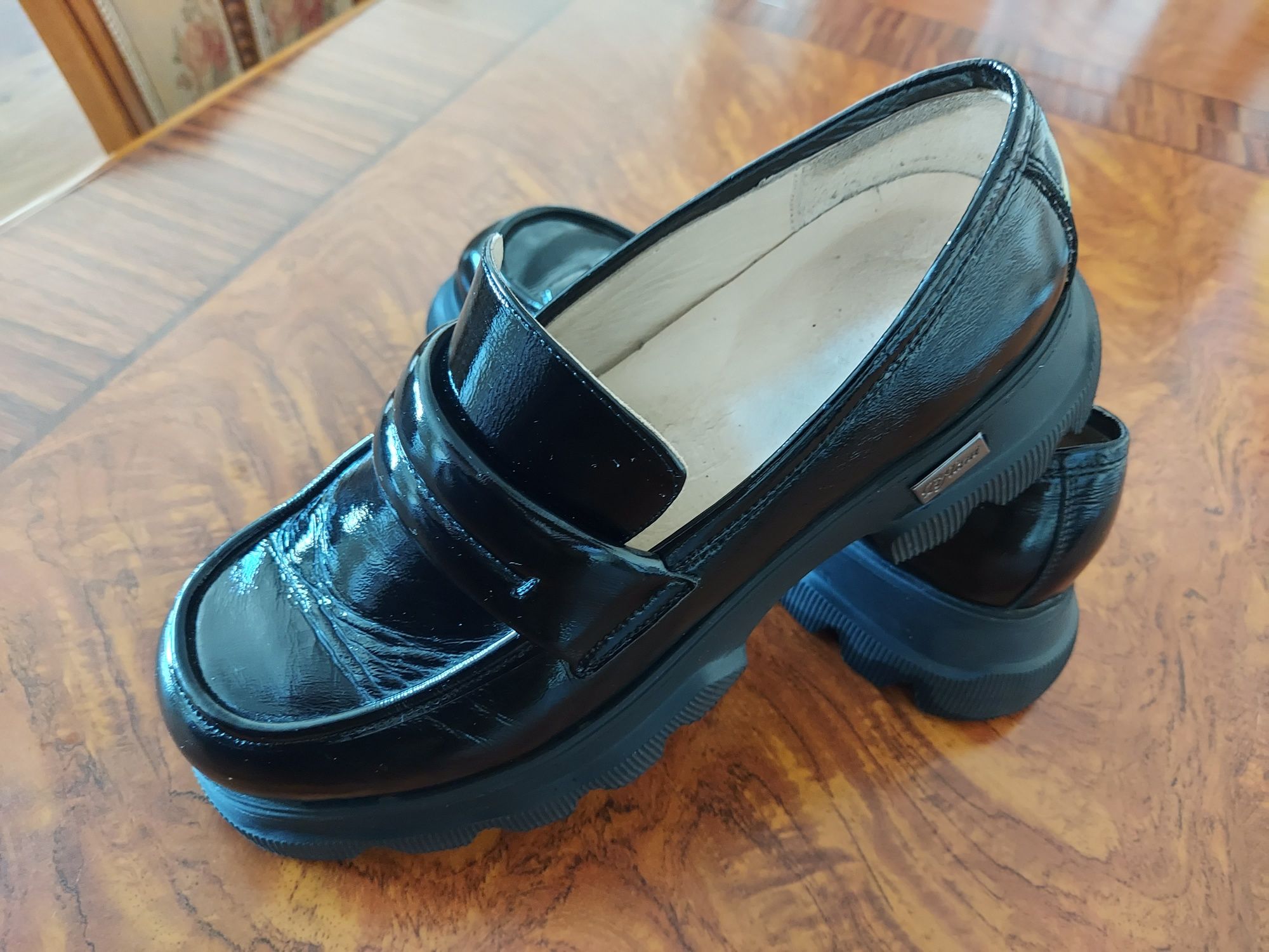 Обувь,Лоферы TIFLANI в лаковой коже,размер 38