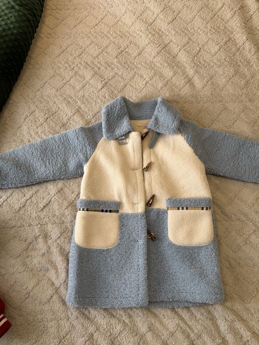Продам демисезонное пальто для девочки