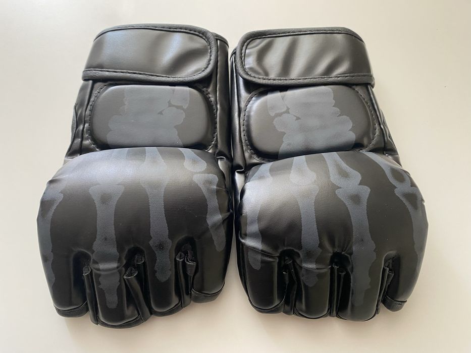 ММА ръкавици.