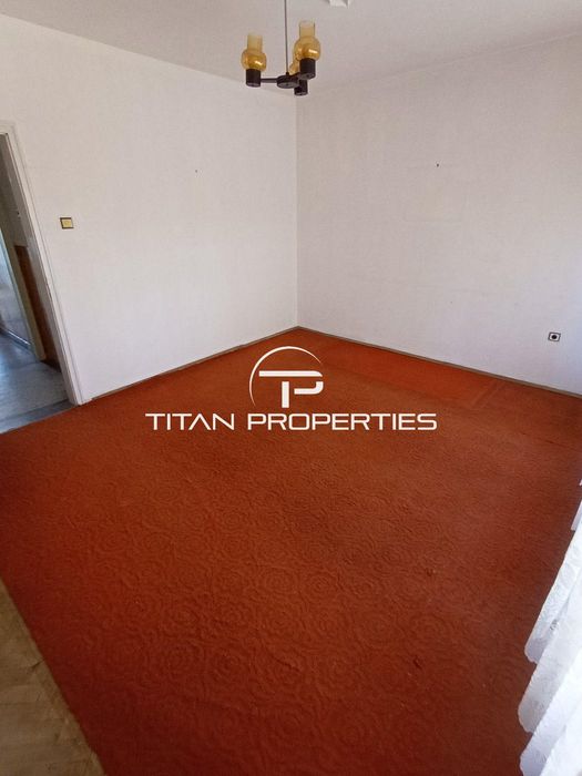 Ексклузивна оферта! Необзаведен Тристаен апартамент в Центъра на гр.