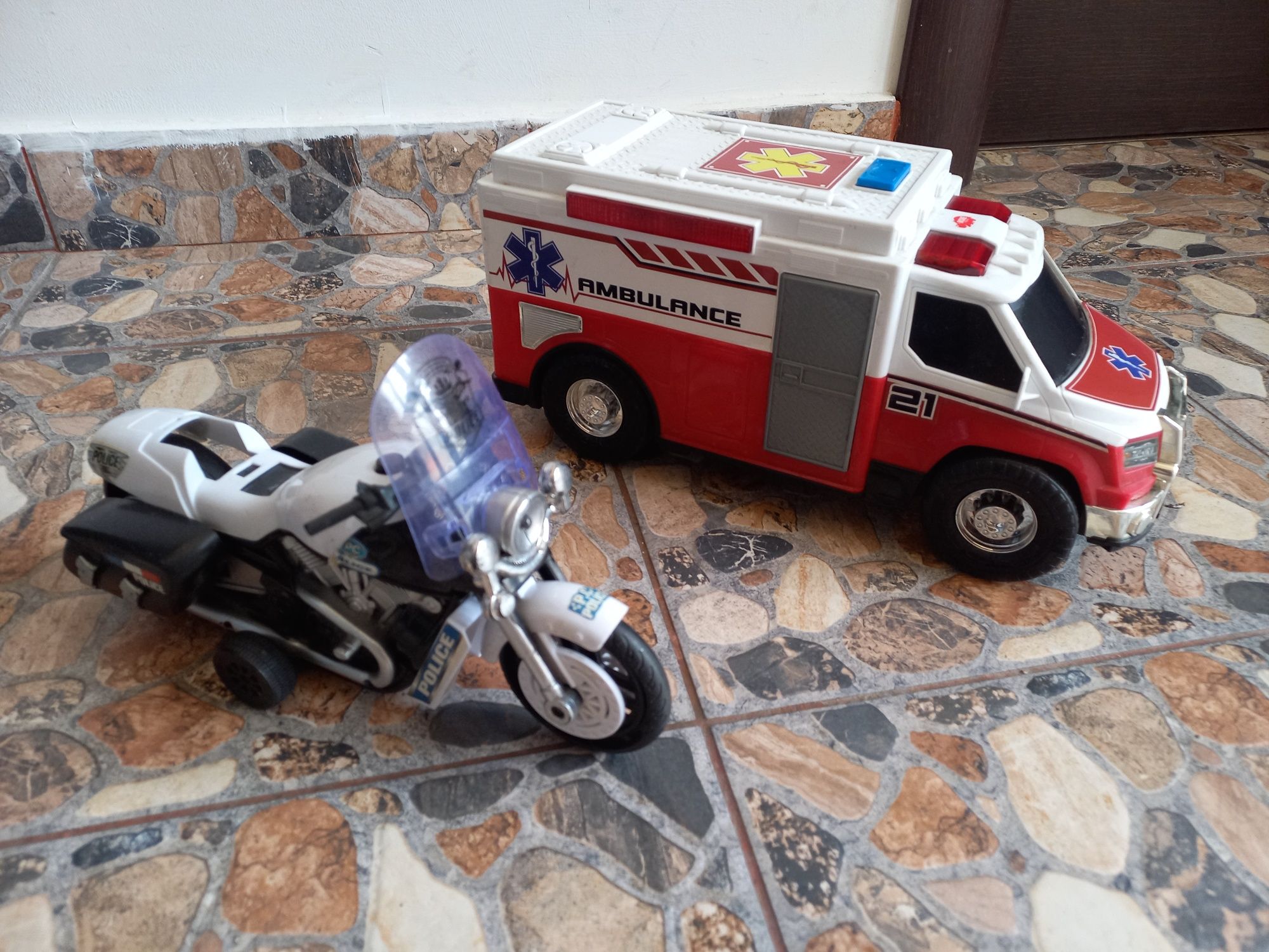 Colectie Ambulanta cu sirene +2 motociclete politie, elicopter,3 SMURD