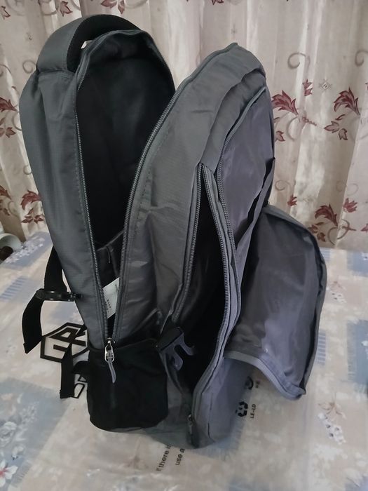 Рюкзак серого цвета для школы, для спорта