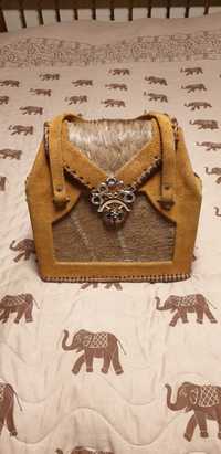 Дамска чанта от ест.велур и кожа Импала/Африка/