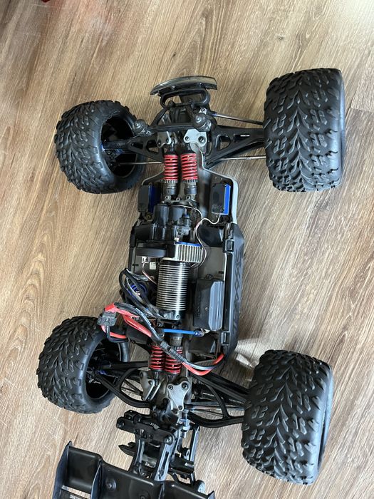 EREVO TRAXXAS спортна количка с дестанционно