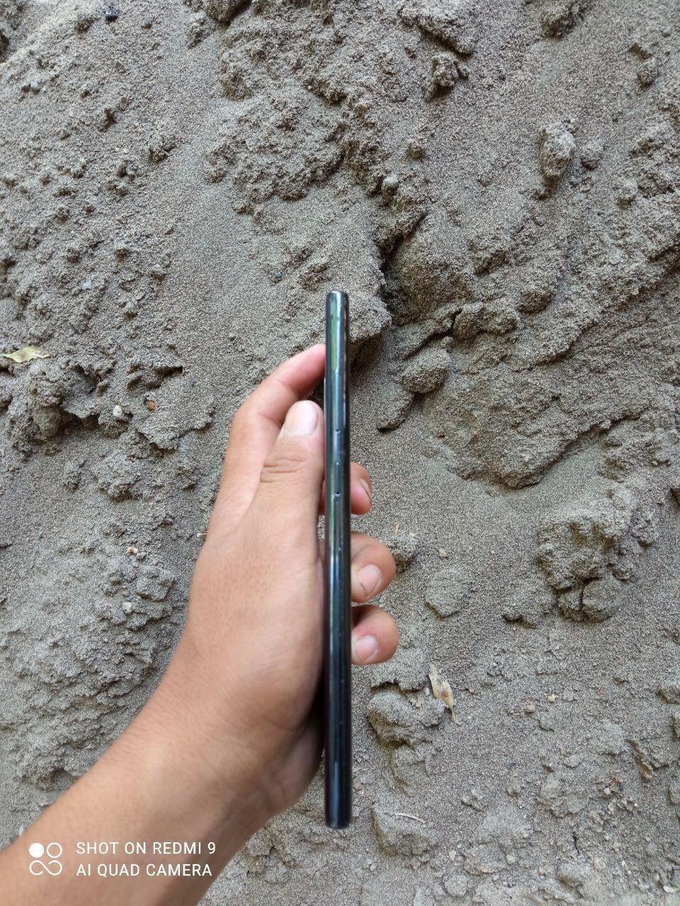 Note 10+5J  12 256 tali aybi ekrani qorayib qolgan zaryati bir kunga b