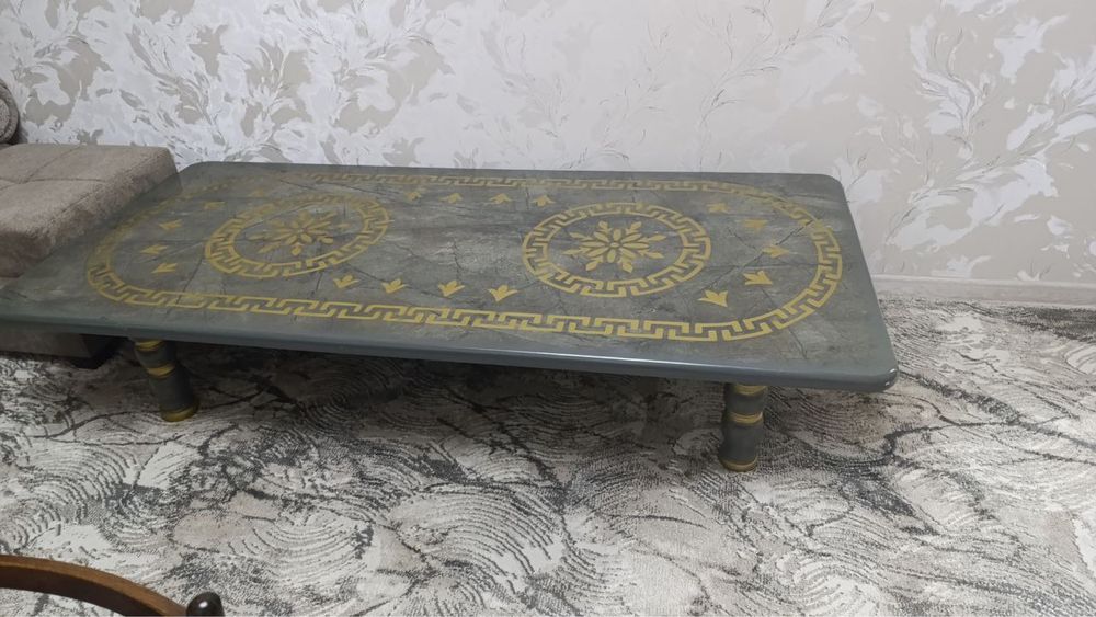 Продается стол размер 190*90 в хорошем состоянии