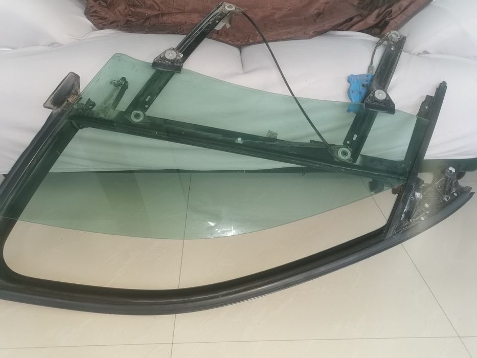 Geam cu rama și macara stânga față Audi A4
