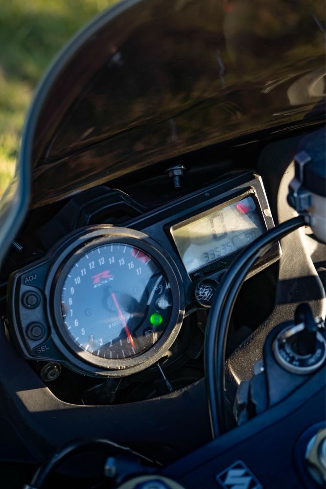 Vând Suzuki GSX-R