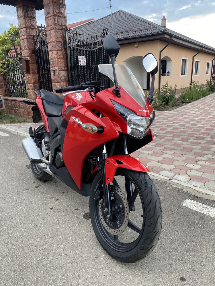 Honda cbr 125  2016