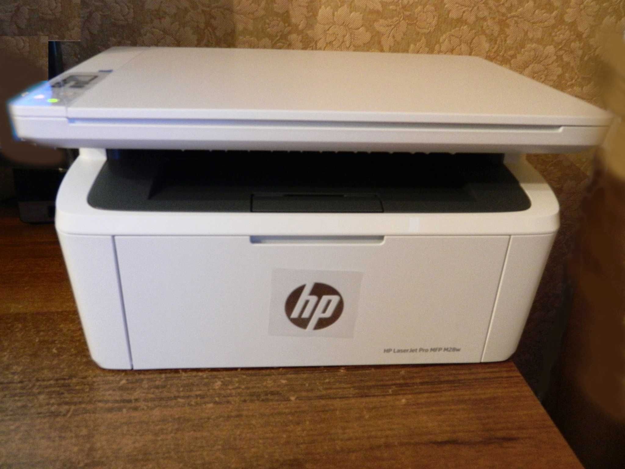 Принтер/Мфу/Сканер/Копир HP M28W+1 картридж+USB кабель+ кабель питания