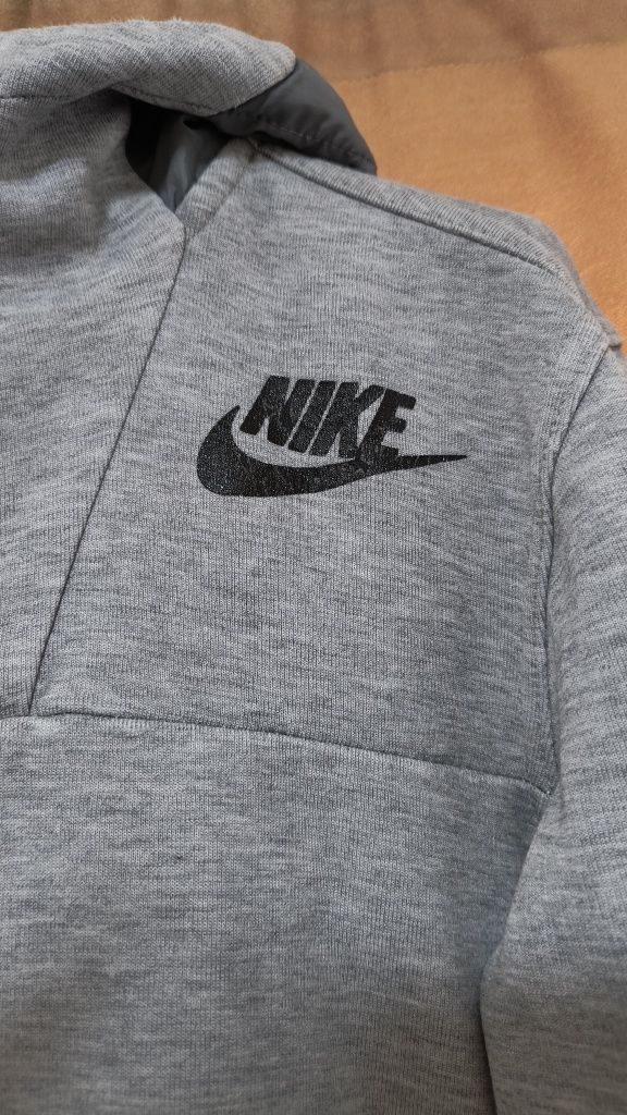 Vând Hanorac Nike