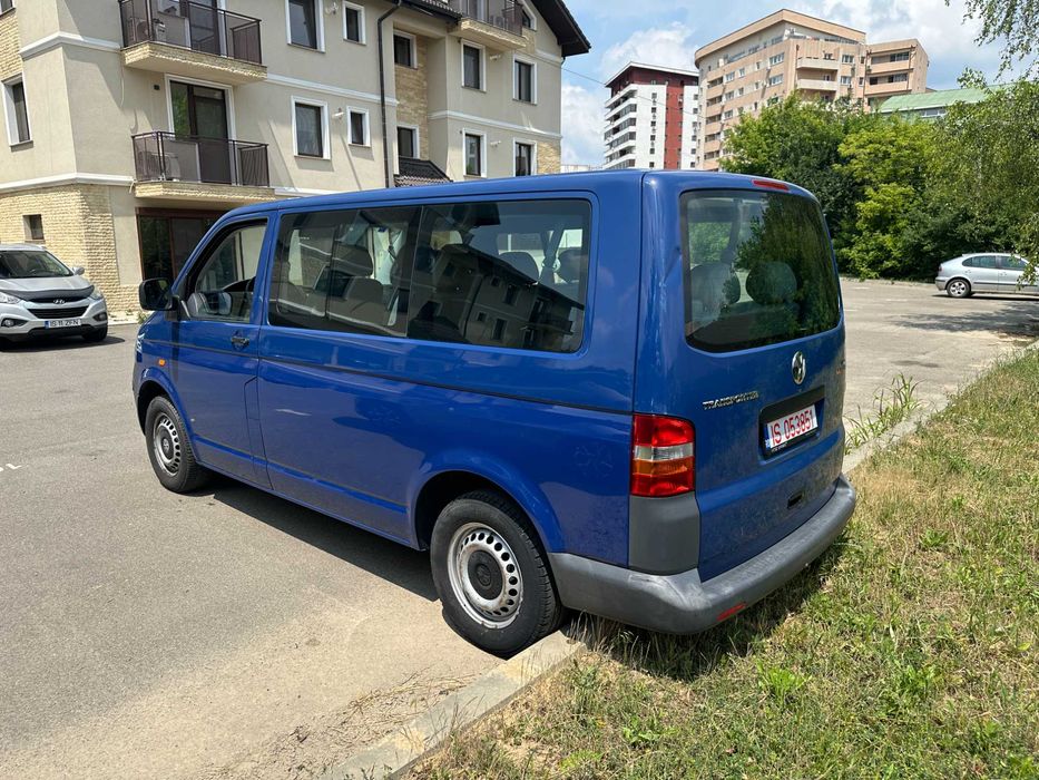 Inchiriez Volkswagen Transporter 8+1 - MASINA DE INCHIRIAT