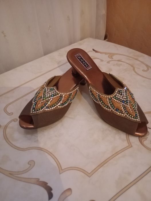 Kelinlar uchun tapochka padyomi yoqlarga mos keladi