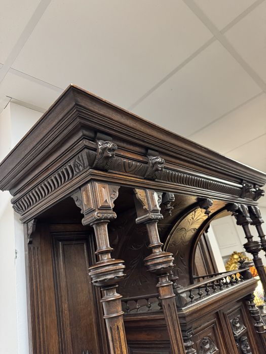 Bufet din lemn masiv sculptat, stil renascentist