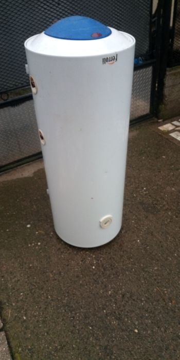 Vând Boiler de 140 litri