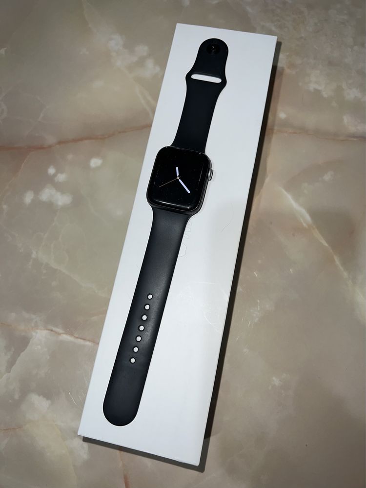 Apple Watch Seria 4, 44mm Space Grey Aluminium Case, Black Sport Band