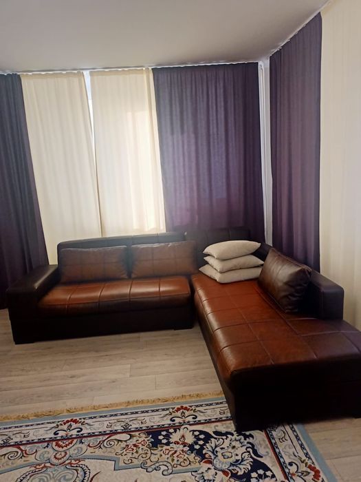 Диван для зала в отличном состоянии