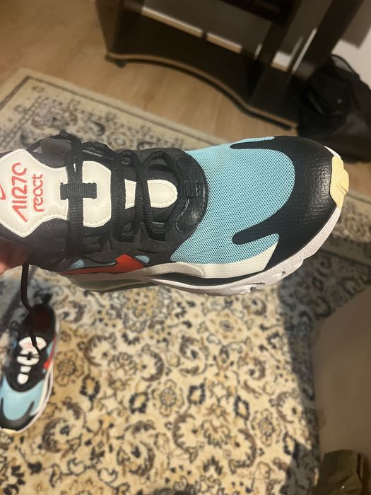 Vand adidasi nike air max 270