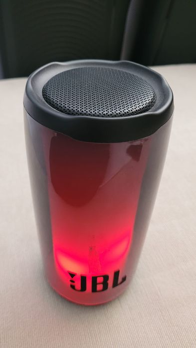 boxa cu lumina JBL Pulse 5 NU este originala