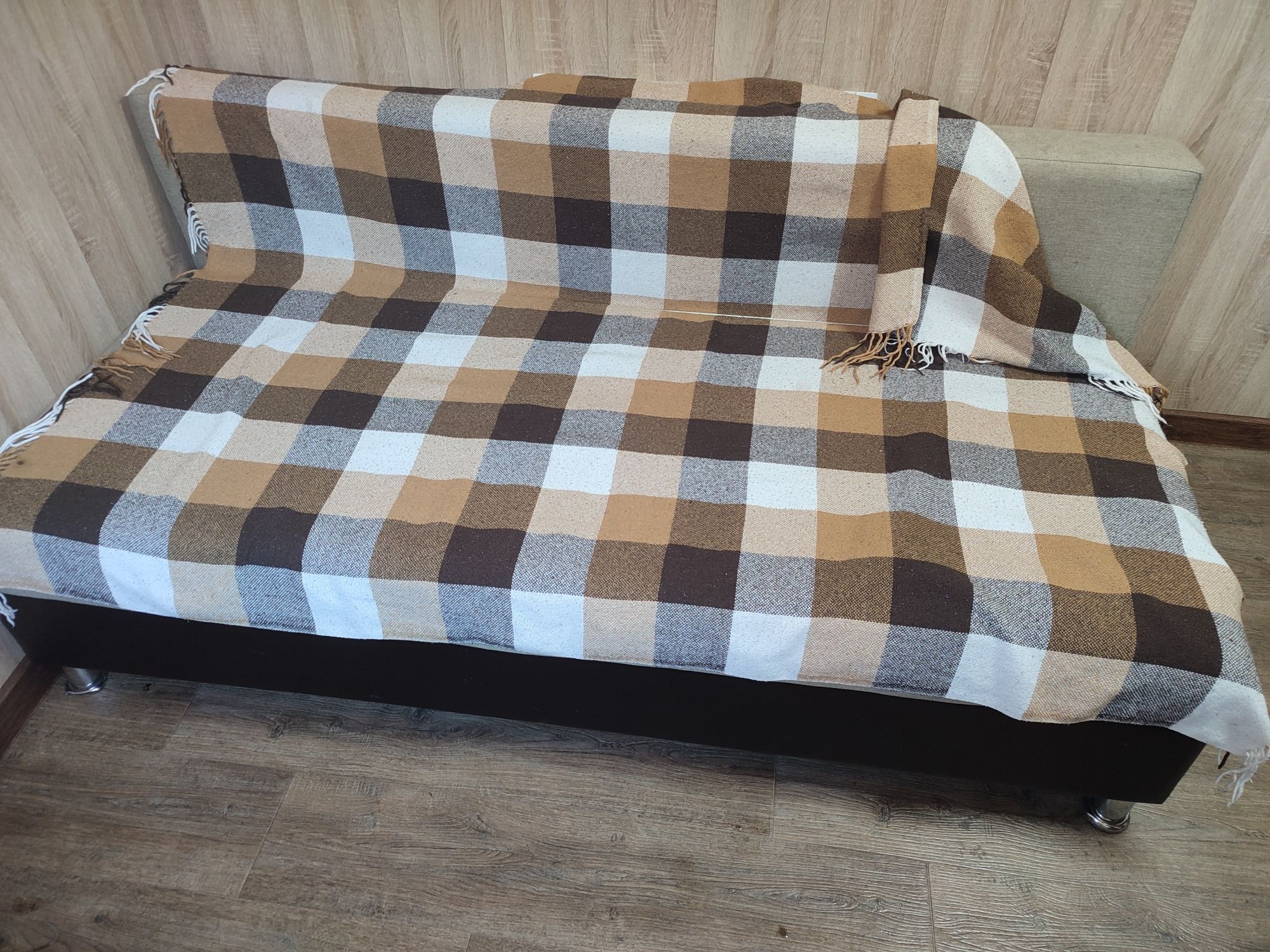 Продам диван раздвижной бежевый