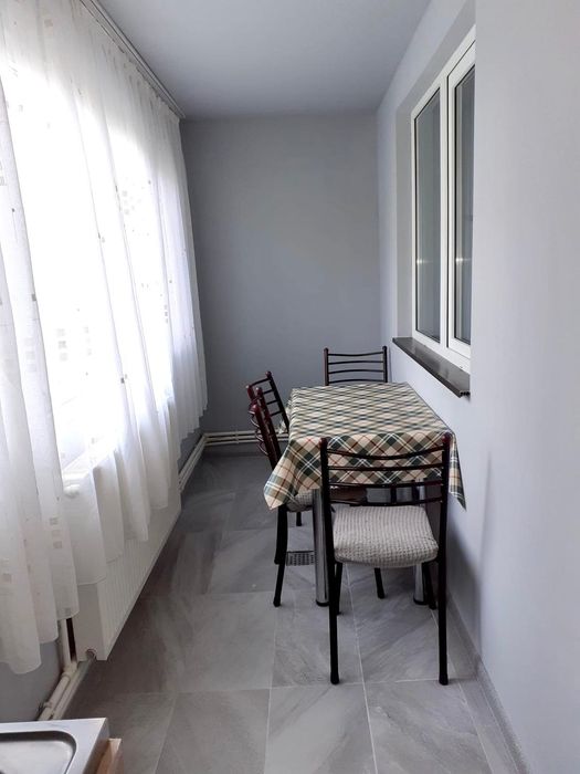 Închiriez apartament 2 cam