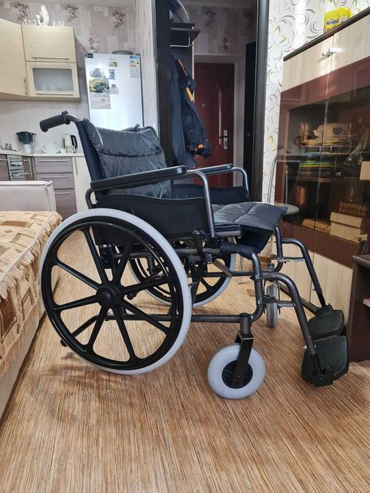 Кресло-коляска с ручным приводом