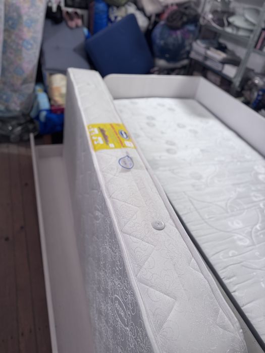 Pat cu douǎ locuri de dormit (fǎcut la comandǎ)