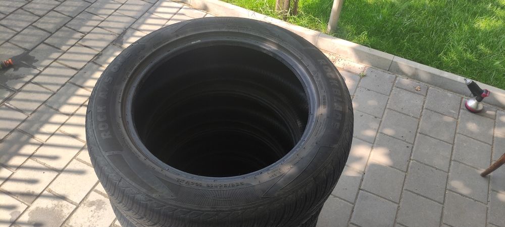 Продавам 4 броя гуми комплект  235/55/19 rock a/c one