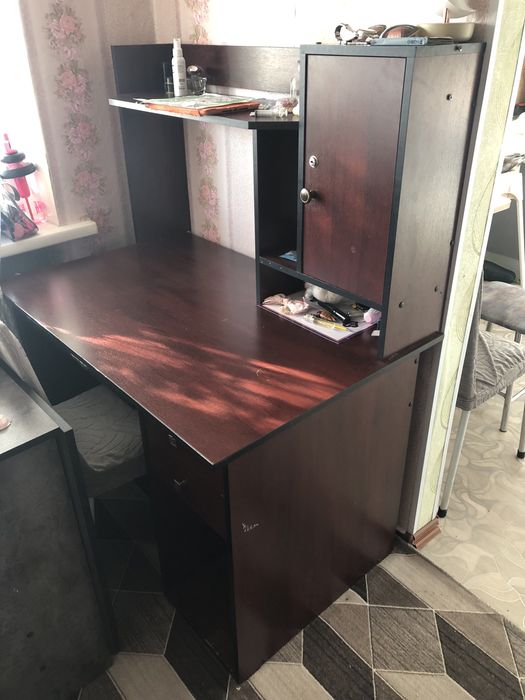 Продам компьютерный стол