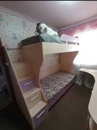 Продаю детскую двухэтажную кровать