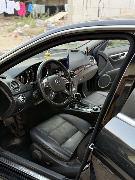 Mercedes-Benz C220