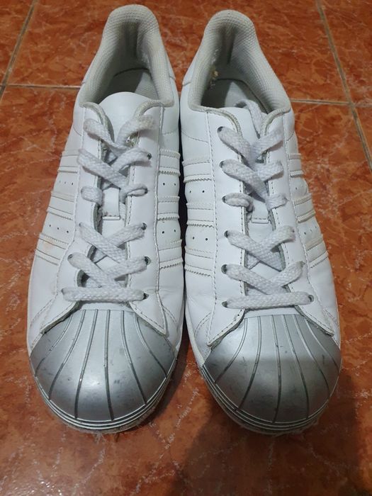 Vând Adidas Superstar