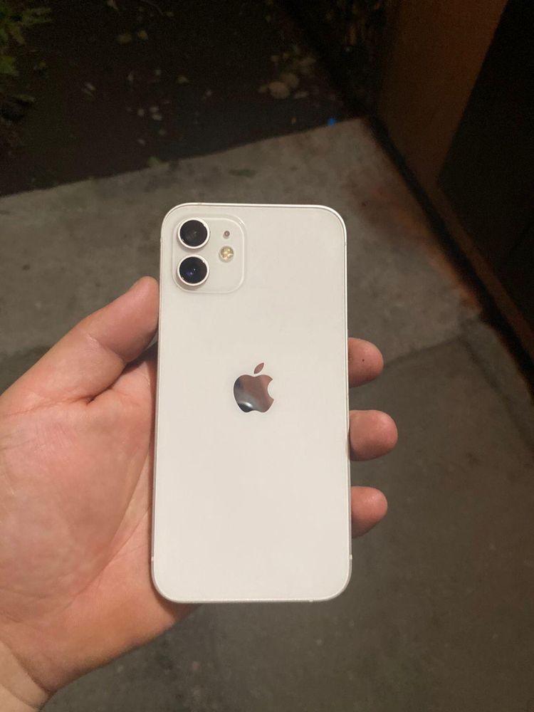Iphone 12           .
