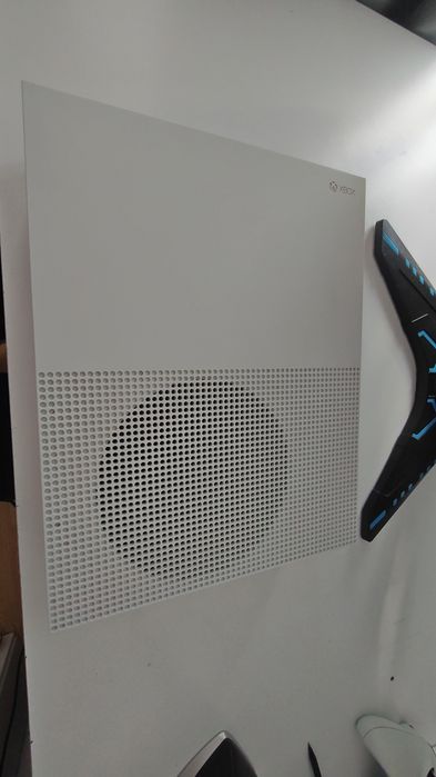 Xbox one s cu 2 controlere si 3 jocuri