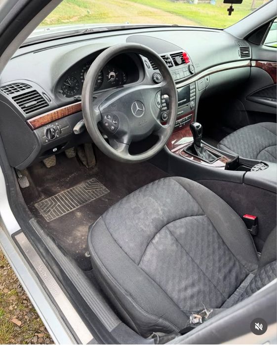 Ofer servicii de curatenie pentru tapiterii /covoare /interioare auto