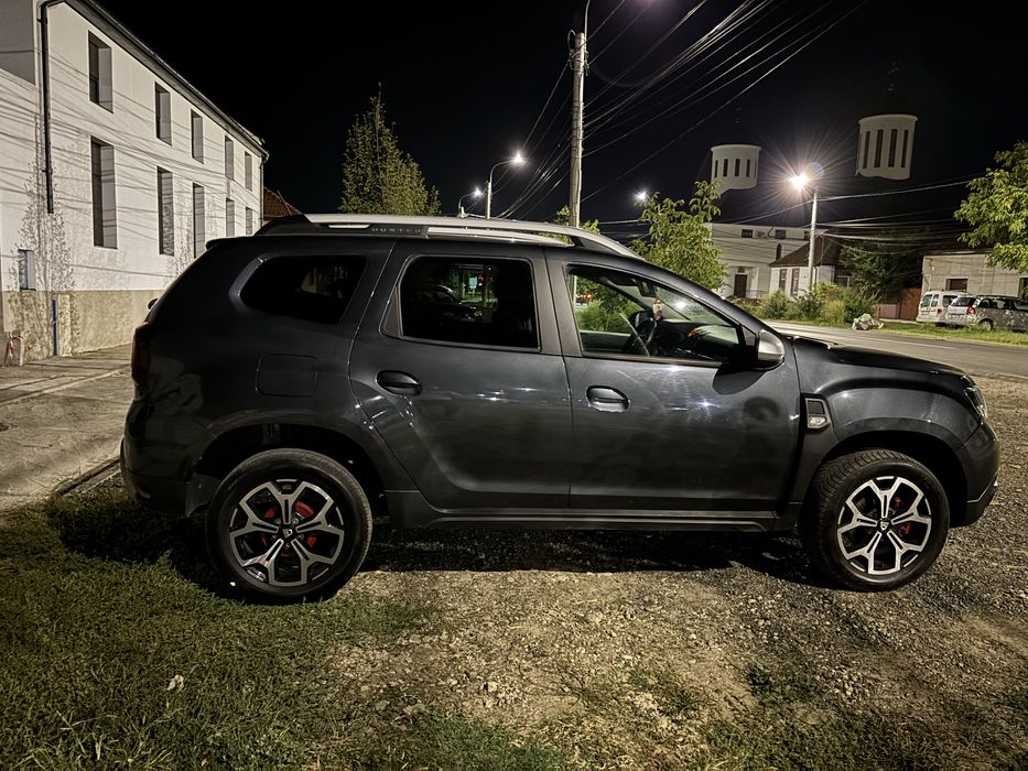 Vând Dacia Duster