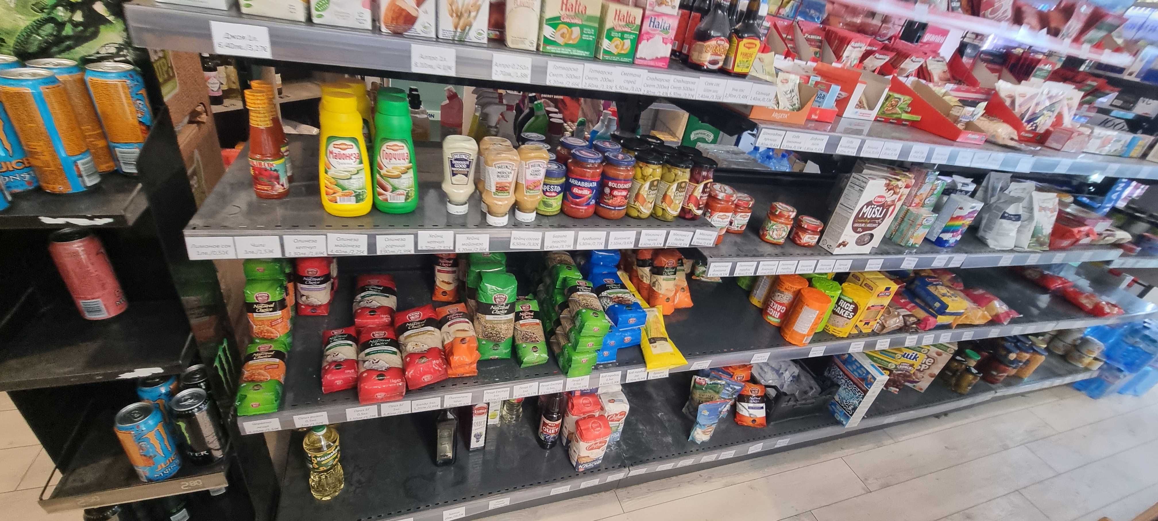 Стелажи за Магазин